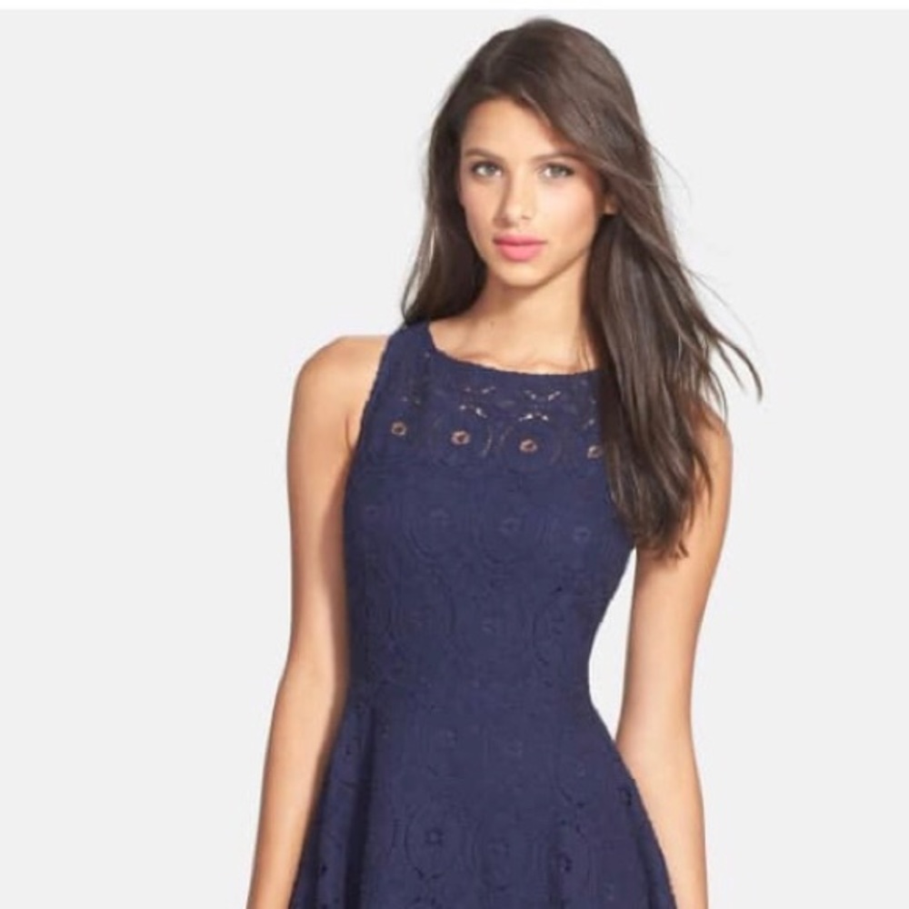 Gorgeous size 2 navy blue dress.